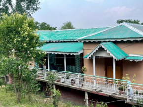 Retro Style Private Cottage Bhurban